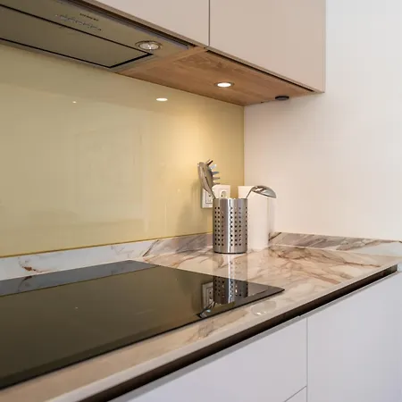 Modern & New Walk To Puerto Banus Daire Marbella