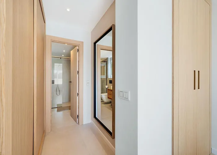 Modern & New Walk To Puerto Banus Apartment *