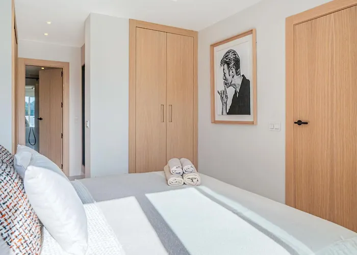 Modern & New Walk To Puerto Banus Apartment *