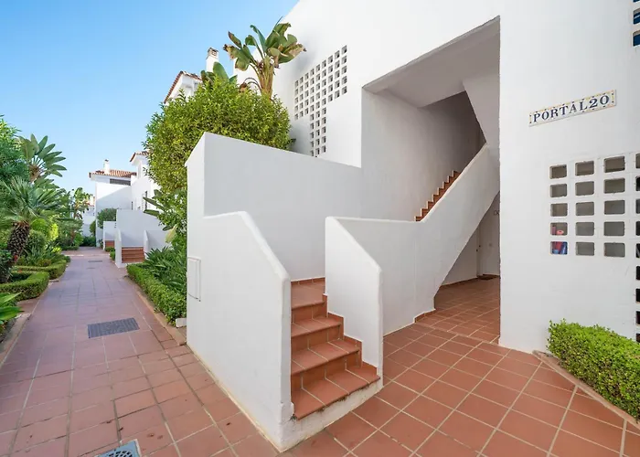 Modern & New Walk To Puerto Banus Apartment *